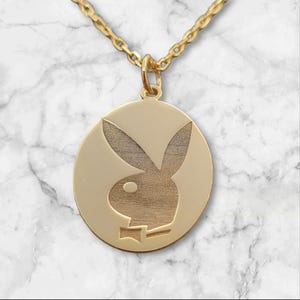 Gold Playboy Bunny Necklace, Edgy Animal Pendant, Statement Gold Coin Necklace for Women, Unisex Pendant, Iconıc Necklace, Gift for Her.