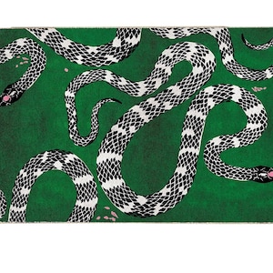 Tapete verde com estampa de cobra, tapete digital com estampa animal, tapete de área exclusivo, tapete com figura de cobra selvagem, tapete decorativo moderno tropical com padrão de cobra