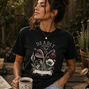 Camiseta Deadly Garden Club, Camiseta botánica Dark Romance, Venus atrapamoscas, Camiseta gótica, Camiseta de jardinería Summerween, Regalo gótico para amantes de las plantas, Salvaje