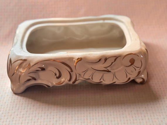 Vtg Footed Ceramic Trinket Box with Roses and Leaves. Gold Painting Cordey Style. View 2