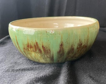 2 pottery bowls