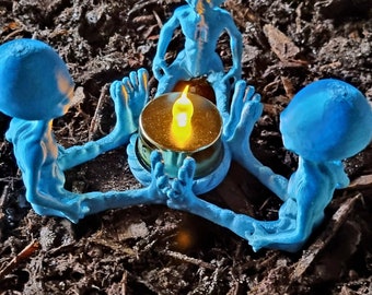 UFO Unique Alien Tealight Holder Cosmic Decor Sci-fi Inspired Home Decor Accent Space-Themed Light Accessory Gift for Sci-Fi Lovers