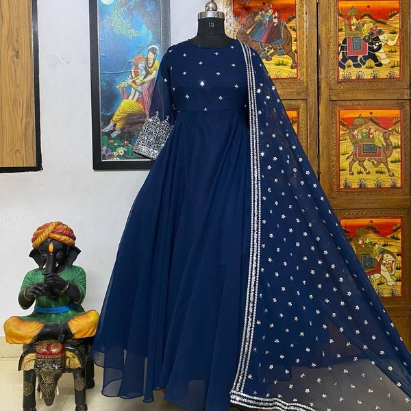 Ontwerper geborduurde Anarkali jurk met dupatta, Georgette Anarkali jurk voor dames, Georgette geborduurde jurk of dupatta, Anarkali pak