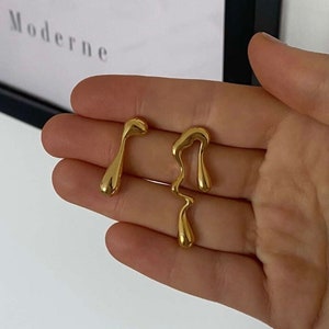 Gold Metal Drip Stud Earrings, Gold Dripping Metal Stud Earrings, Unique Gold Stud Earrings, Gold Melted Metal Stud Earrings zdjęcie 1