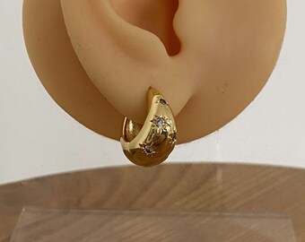 Pendientes de aro de oro grueso, pendientes de aro de cristal de oro grueso, aros de oro gruesos, pendientes de aro de oro minimalistas, pendientes de aro de oro lindos