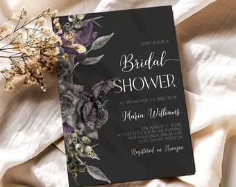 Könnte beinhalten: Eine schwarz-weiße Einladung zu einer Bridal Shower mit einem gotischen Blumenmuster. Die Einladung zeigt einen Schmetterling, Schädel und Rosen. Der Text lautet "Join us for a Bridal Shower" und "As we honor the bride to be Maria Williams". Die Einladung enthält auch das Datum, die Uhrzeit und den Ort der Shower. Der Text "Registered on Amazon" befindet sich am unteren Rand der Einladung.