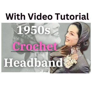 Könnte beinhalten: Ein Vintage-Style-Häkel-Stirnband in grauer Farbe. Das Stirnband wird von einer Frau auf einem Schwarzweißfoto getragen. Der Text "1950s Crochet Headband" ist auf dem Bild zu sehen.