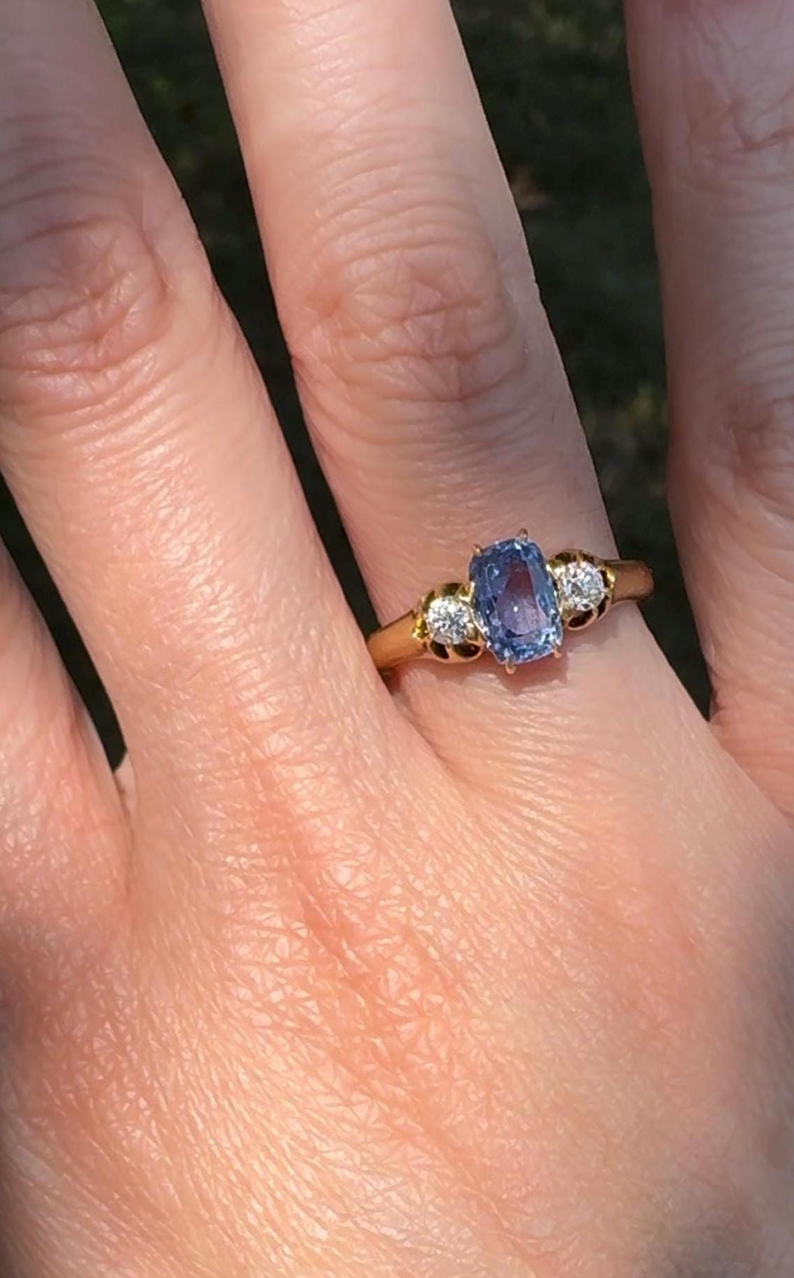 Antique Victorian GIA Certified No Heat Sapphire and Old European Cut Diamond 18k Gold Three Stone  Ring