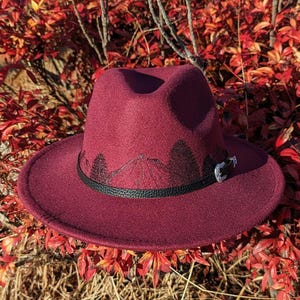 Chapeau brûlé montagne, fedora bordeaux, petit chapeau à bord, chapeau d'automne, mode nature, vêtements bohèmes occidentaux, accessoires de cow-girl, vêtements de randonnée image 13