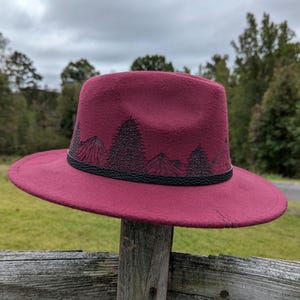 Chapeau brûlé montagne, fedora bordeaux, petit chapeau à bord, chapeau d'automne, mode nature, vêtements bohèmes occidentaux, accessoires de cow-girl, vêtements de randonnée image 9