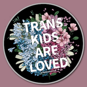 Pin van Trans Kids Are Loved | Trans Pride-speld | Transgender bondgenoot pin | Transgender-sleutelhanger | LGBTQ+ Pride-spelden | LGBTQ emaille pin