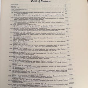 Może przedstawiać: Strona z książki zatytułowana &bdquo;Spis treści&rdquo; z tekstem wymieniającym r&oacute;żne tematy, w tym &bdquo;Starożytne tajemnice&rdquo; i &bdquo;Matematyka pitagorejska&rdquo;. Strona jest kremowa z czarnym tekstem.