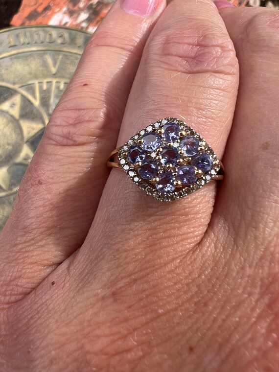 Lovely Tanzanite and Diamond Ring in 14k gold