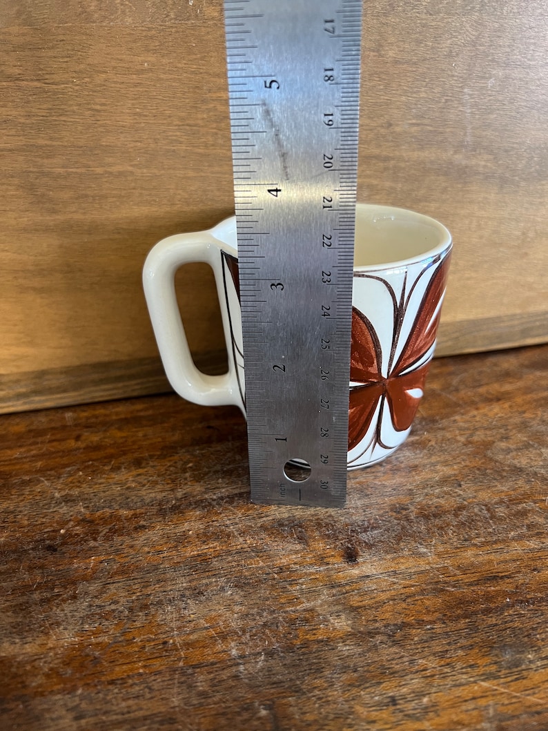 Vintage Hawaiian Handmade Pottery MUG ,white With Brown Flower Hawaii Tapa Design Polynesian