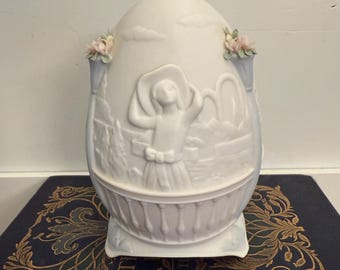 Lladro Garden Stroll-1998 Limited Edition Egg