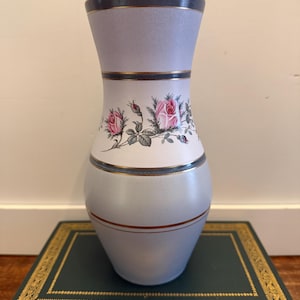 Vintage Flora Gouda Holland Rosita 1721 Vase with Exceptional Red and Pink Floral Motifs with Silver, Golden Bands