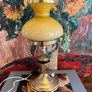 Art Deco Yellow Opaline Glass Table Lamp: Vintage Dutch Design