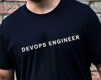 Maglietta unisex DevOps Engineer, maglietta DevOps, maglietta Ops, maglietta Development Operations, maglietta IT, maglietta Tech, regalo per DevOps Engineer