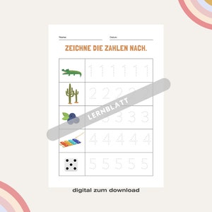 Op de afbeelding: Een printbaar werkblad voor kinderen om te oefenen met het traceren van de cijfers 1 tot en met 5. Het werkblad bevat een kleurrijke illustratie van een alligator, een cactus, een bosbes, een xylofoon en een dobbelsteen.