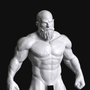 Könnte beinhalten: Eine weiße, detaillierte, Miniaturfigur eines muskulösen, bärtigen Mannes, der auf einem schwarzen runden Sockel steht. Die Figur ist ein 3D-gedrucktes Modell.