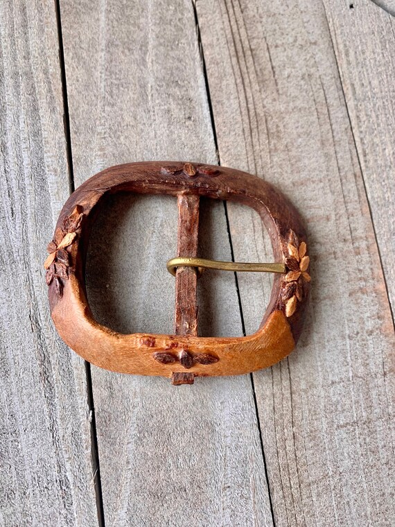 vintage engraved belt buckle Gem