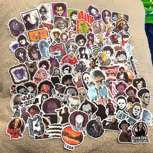 Horrorfilm / Halloween-Aufkleber--Mystery Bags-Vinyl--wasserfest-Stanley Cups--Hydroflask--Starbucks--Auto-Abziehbilder