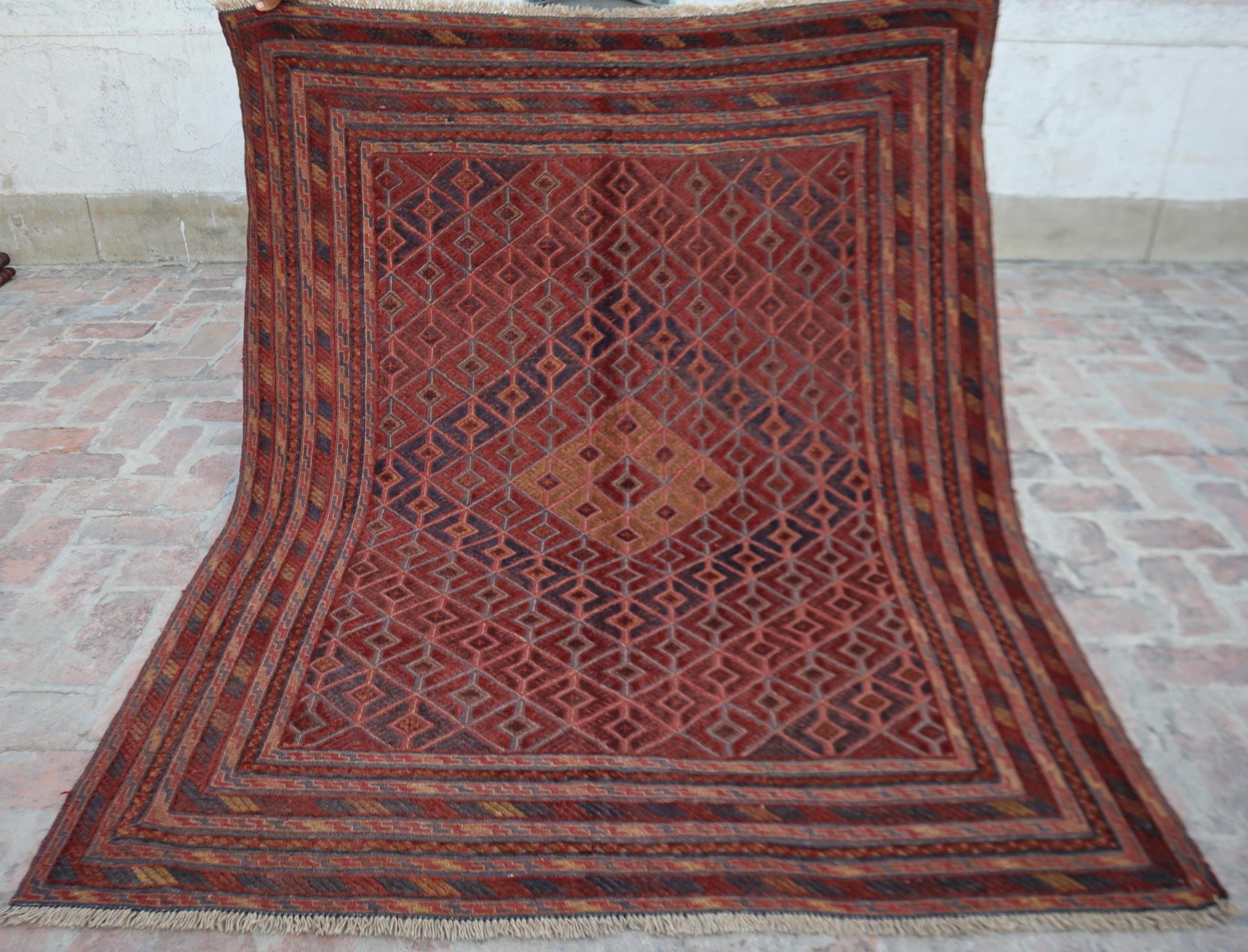 5'5x6'5フィートのトライバルムシュワニラグ - ハンドメイドの手編み