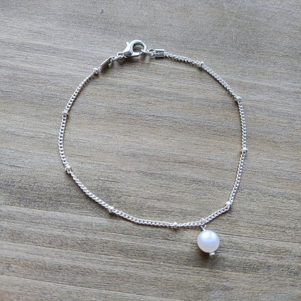 Bracelet "Absolue Douceur" femme maille fine SATELLITE plaqué argent avec perle eau blanche