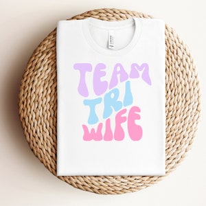 Triathlon Supporter Tee Shirt l Ironman Wife T-Shirt l Triathlon Wife Gift l Cute Triathlon Shirt l Bike l Comfy Women&#39;s Tee l Race Tee