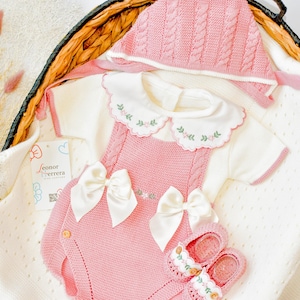 Handmade Knit Newborn Outfit: Old Pink Flower Set