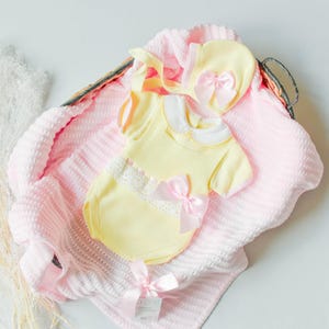 Handmade Knit Newborn Outfit: Hypoallergenic Baby Set