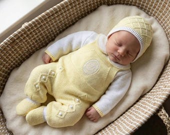 Traje de punto amarillo para recién nacido, de algodón, primer conjunto de hospital, hecho en España. Traje de punto para salir del hospital.