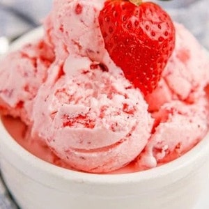 Freeze dried homemade strawberry ice cream bites - freeze dried ice cream treats shelf stable-no refrigeration ice cream