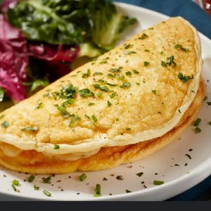 Omeletes orgânicas de 3 queijos - omeletes liofilizadas de queijo cheddar, parmesão e queijo Monterey Jack em uma omelete de 2 ovos liofilizada pronta para servir