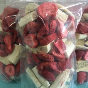 Strawberries and bananas , organic freeze dried strawberry and Banana, fresh freeze dried banana slices, freeze dried fresh strawberries