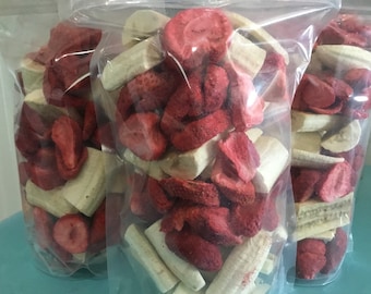 Strawberries and bananas , freeze dried strawberry and Banana, fresh freeze dried banana slices, freeze dried fresh strawberries