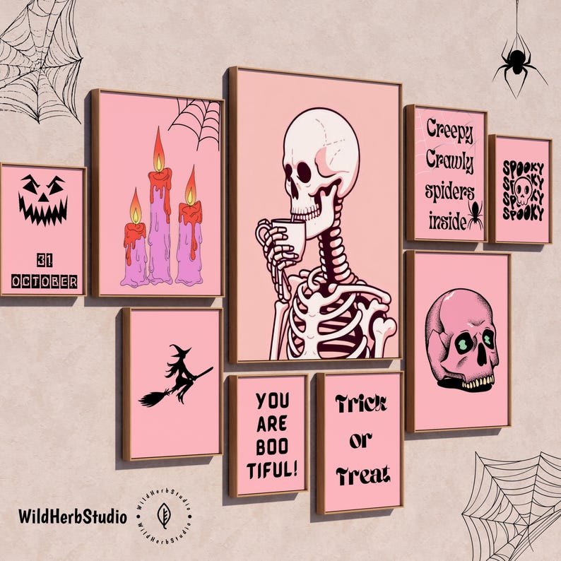 Puede incluir: Un conjunto de nueve impresiones de arte de pared imprimibles de tem&aacute;tica de Halloween de color rosa. Las impresiones presentan un esqueleto bebiendo caf&eacute;, una bruja en una escoba, velas, calaveras y el texto "Creepy Crawly Spiders Inside", "You Are Boo-tiful!" y "Trick or Treat".
