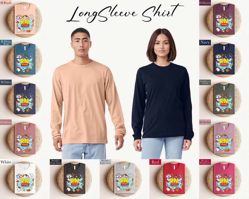 K&ouml;nnte beinhalten: Pr&auml;sentation von Langarmshirts in verschiedenen Farben, darunter Pfirsich, Marine und Rot. Jedes Shirt hat eine Grafik mit dem Text "RN STORY". Die Shirts werden auf gewebten Matten pr&auml;sentiert. Ein Model tr&auml;gt ein pfirsichfarbenes Langarmshirt.