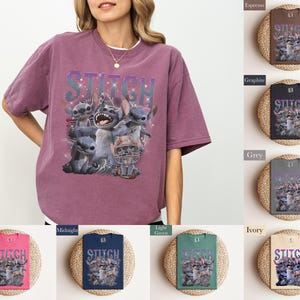 K&ouml;nnte beinhalten: Ein mauvefarbenes T-Shirt mit einer Grafik der Figur Stitch aus dem Disney-Film Lilo & Stitch. Das Wort "STITCH" ist in einer lila, glitzernden Schriftart &uuml;ber der Grafik aufgedruckt. Zus&auml;tzliche T-Shirts in verschiedenen Farben werden angezeigt.