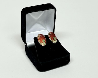 Pendientes vintage de plata de ley japonesa con forma de hoja de bambú, con cierre de clip y parte frontal esmaltada.