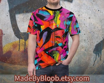 Etiquetado - Patrón de graffiti en un muro de hormigón - Camisa AOP Street Art - Camiseta con estampado integral - Camiseta AOP - Camiseta unisex con estampado integral