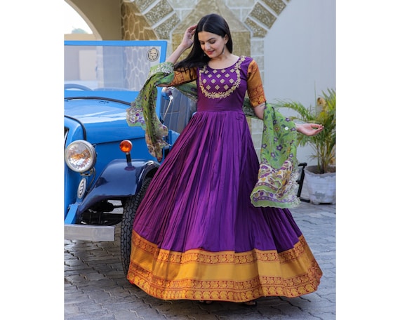 MOM AND BABY GIRL LOVELY COMBO OF FANCY VISCOSE ATTRACTIVE AND GORGEOUS  LOOK EXCLUSIVE DESIGNER PARTY WEAR MOTHER DAUGHTER READYMADE GOWN FOR  SPECIAL OCCASSIONS BEST RATE IN INDIA MAURITIUS USA - Reewaz