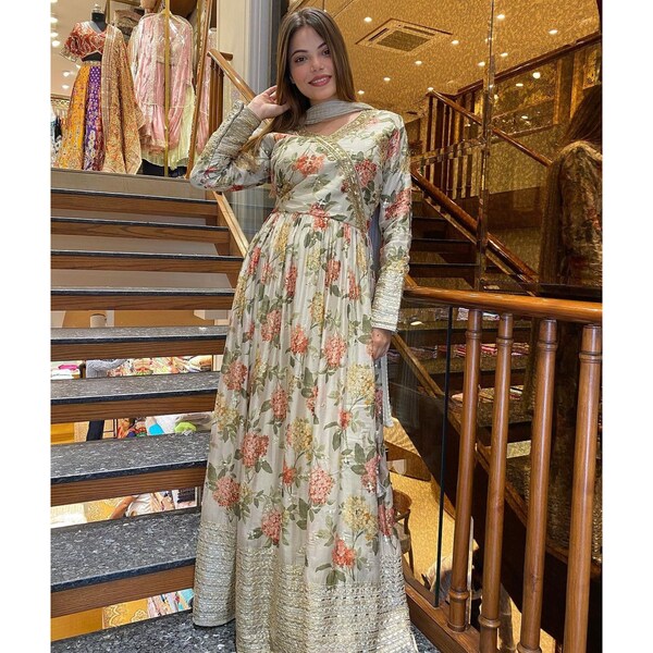 Witte bloemen anarkali jurk, Indiase trouwjurk, Salwar kameez pak driedelig salwar pak Indiase lange jurk pak trouwjurk met dupatta