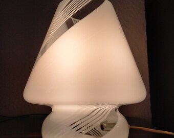 Vintage witte werveling Murano glazen paddestoellamp, Mid-Century paddestoelwervelingstafellamp, Witte paddestoel Muranolamp jaren 1970