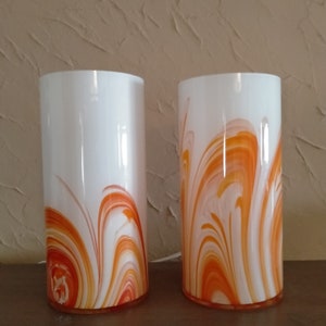 Set van 2 vintage witte en oranje glazen tafellampen, vintage cilindervormige glazen lamp, Murano tafellamp uit de jaren 80, bedlampje afbeelding 4