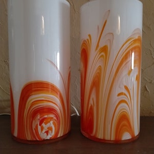 Set van 2 vintage witte en oranje glazen tafellampen, vintage cilindervormige glazen lamp, Murano tafellamp uit de jaren 80, bedlampje afbeelding 5