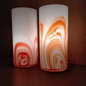 Set van 2 vintage witte en oranje glazen tafellampen, vintage cilindervormige glazen lamp, Murano tafellamp uit de jaren 80, bedlampje afbeelding 8