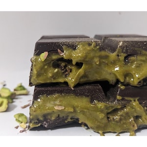 Dubai Chocolate Bar | Pistachio Kunafa Chocolate Bar | Viral Dubai Chocolate Bar with Kataifi Pistachios filling perfect gift