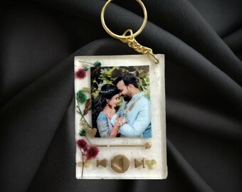 Resin art photo keychain