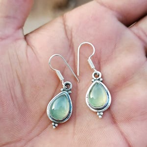 Handgjorda örhängen i 925 sterlingsilver med prehnit bild 1